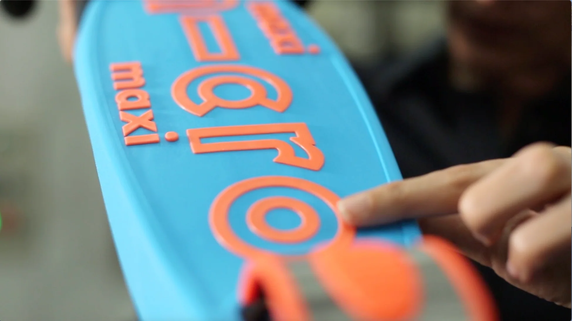 Micro Kickboard Maxi LED Scooter - Image 3