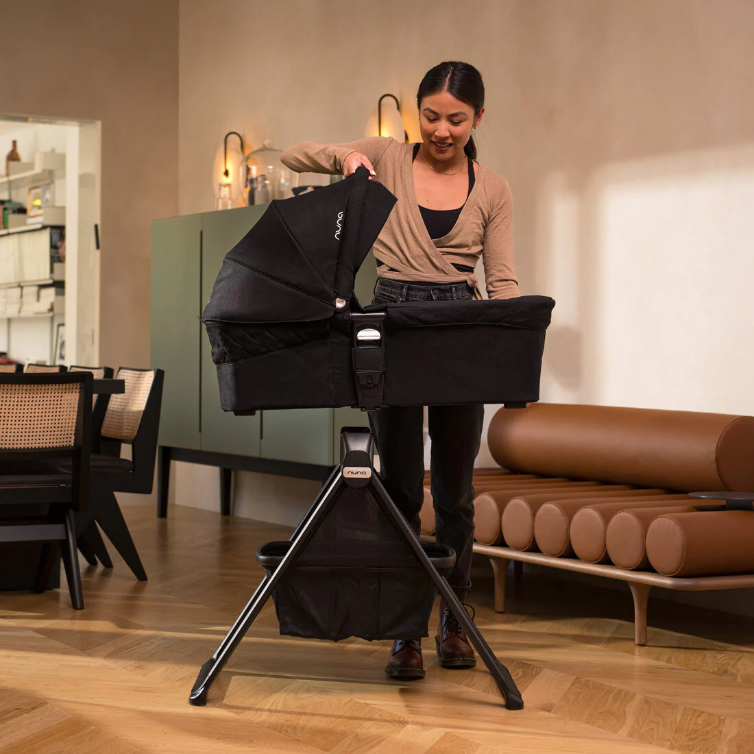 Nuna MIXX Bassinet with Stand - Image 3