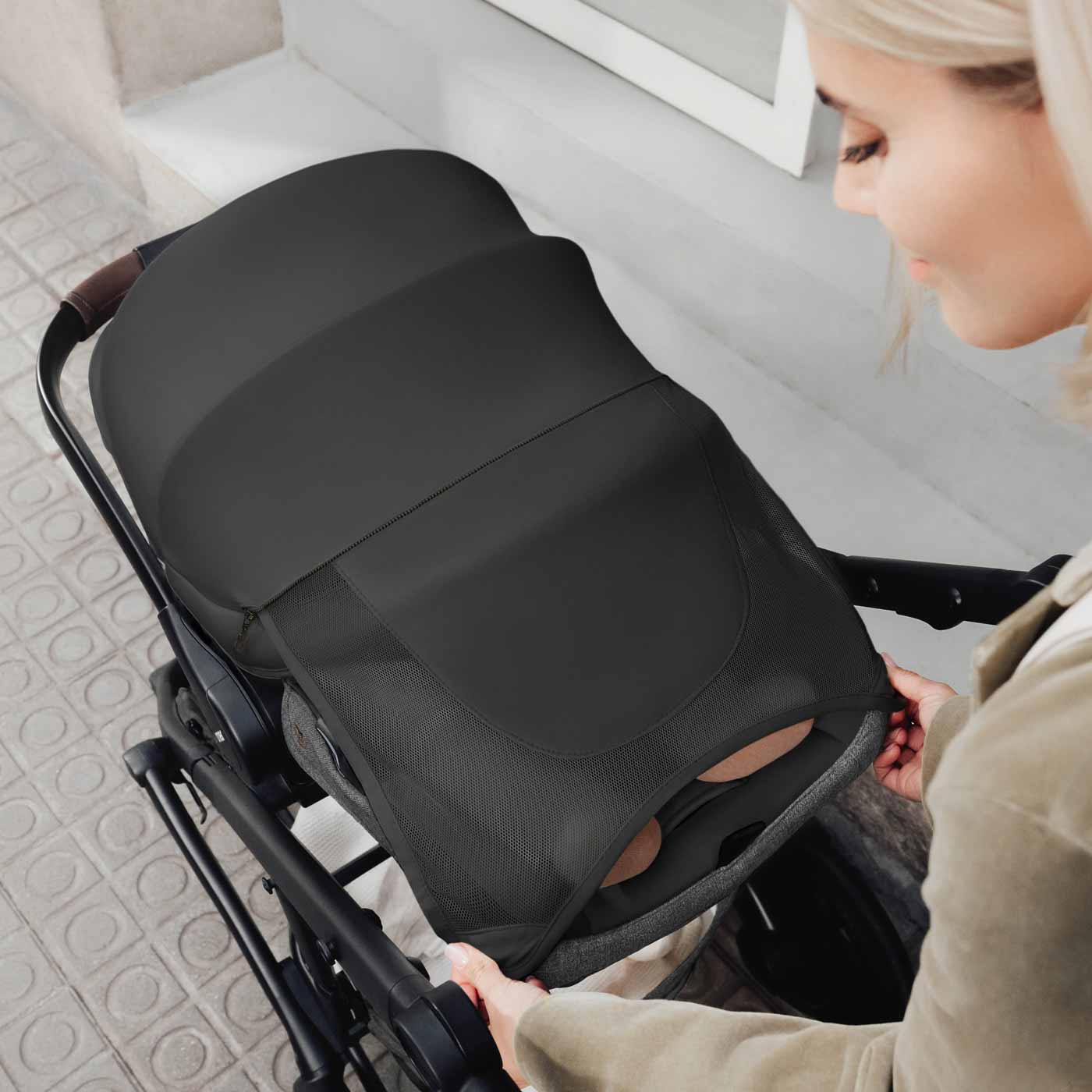 Romer Tura Stroller + Juni Infant Car Seat Travel System - Image 8