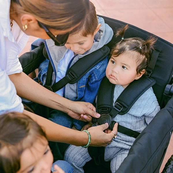 WonderFold L4 Quad Stroller Wagon - Image 18