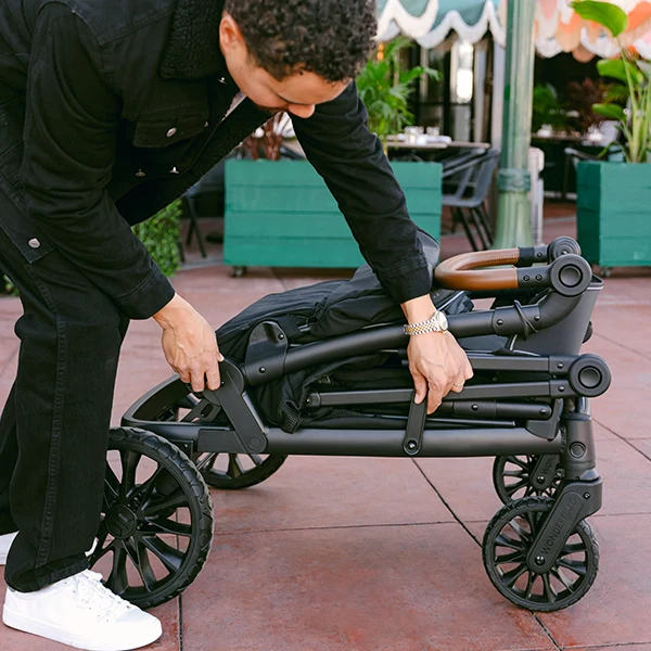 WonderFold L4 Quad Stroller Wagon - Image 24