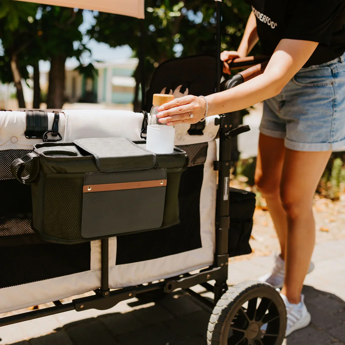 WonderFold Wagon Parent Console - Image 2